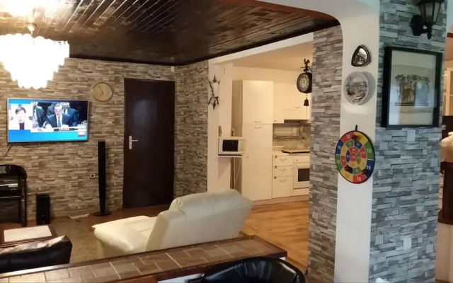 Snug Apartment at foot of mountain