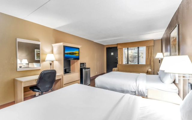 Seven Oaks Hotel Regina