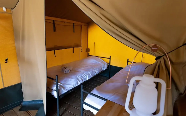 Safari Tent in Heeg by the Marina