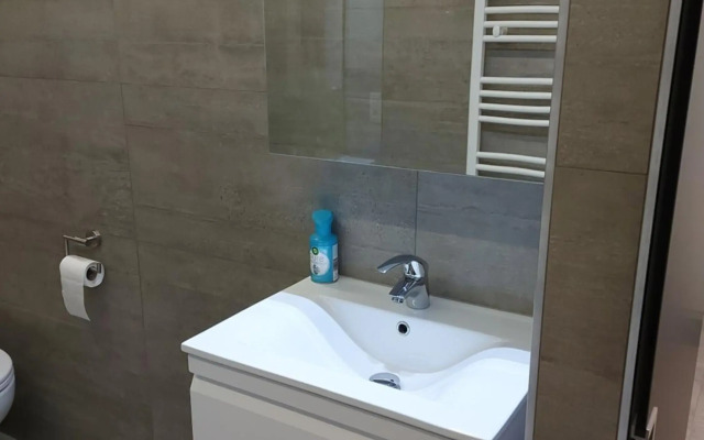 Studio 105 op zeedijk met frontaal zeezicht 1ste verdiep