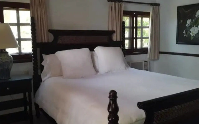 Spacious Oceanfront Villa