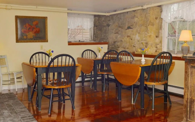 Yankee Peddler Inn