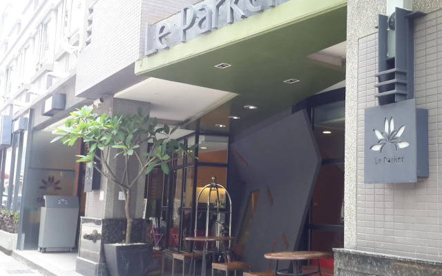 CHECK inn Express Taichung Fengchia