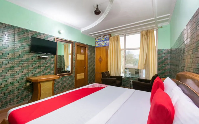 Oyo 44199 Hotel Crossroads