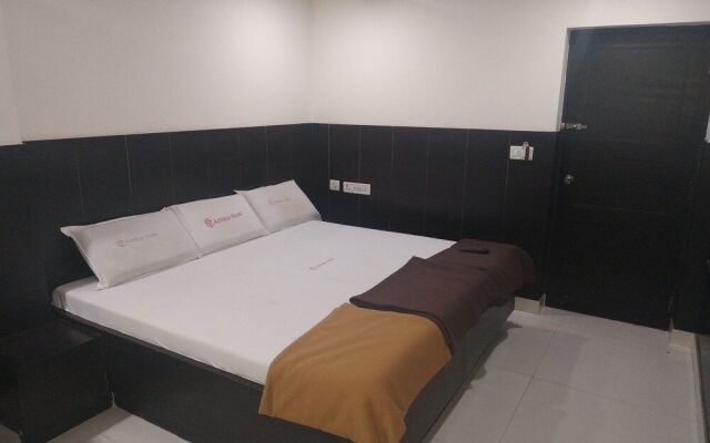 Iroomz Hotel Adhikar
