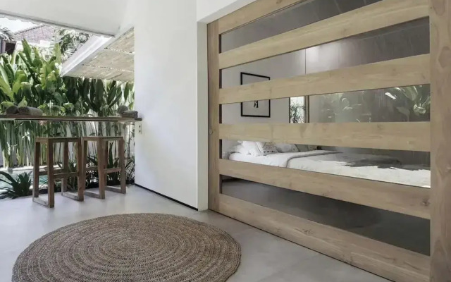 Villa Q - Contemporary Pool House