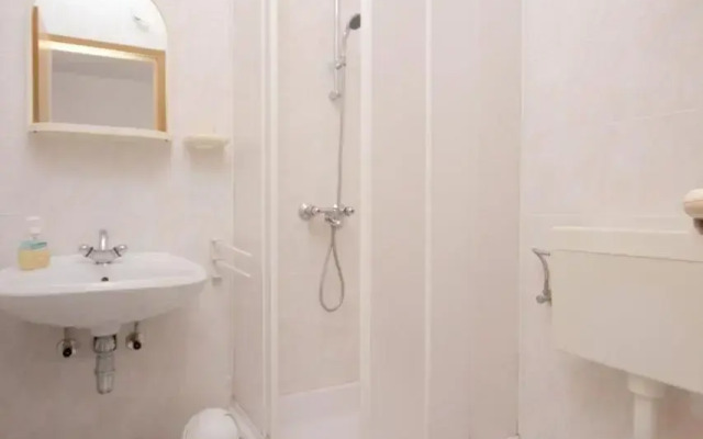 Apartment Vis 2470b