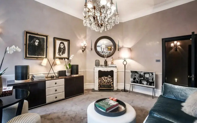 Luxury Apartment at Cadogan Square I