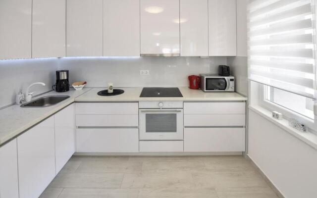Funtastic C Apartments for 12, Private & Heated Pool