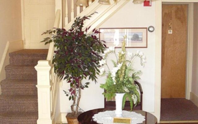 Country Squire Inn and Suites