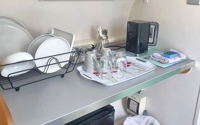 Cosy 1 Bedroom Cabin- Moon Pod