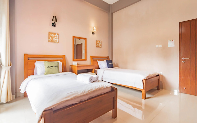 Urbanview Hotel Syariah Insani Cisarua Puncak
