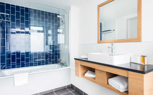 Holiday Inn Reading South M4 Jct11 by IHG