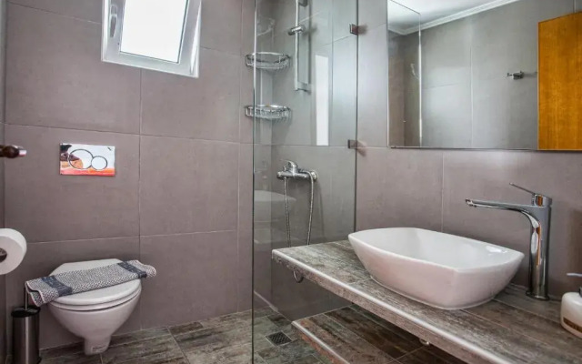 Chrisanthi Studios & Apartments