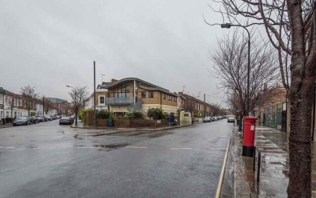 Classic Hammersmith Home by Ravenscourt Park