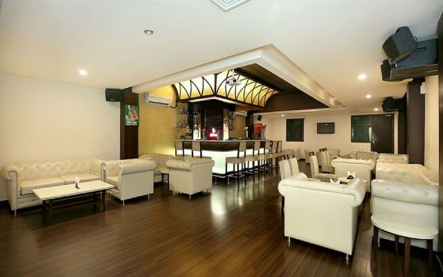 OYO 12989 White Diamond Hotel