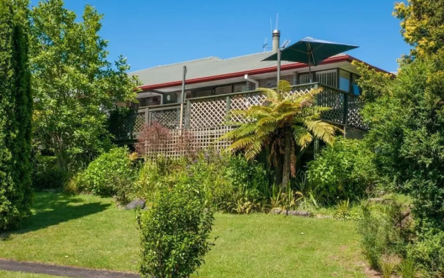 Abundante B&B on 8 Marlowe