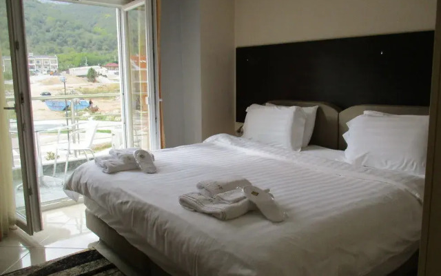 Kyknos De Luxe Suites