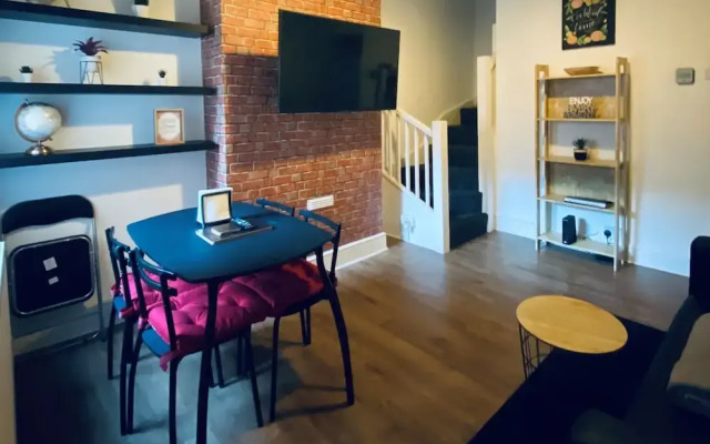 Large 4 Bedroom Home - City Centre