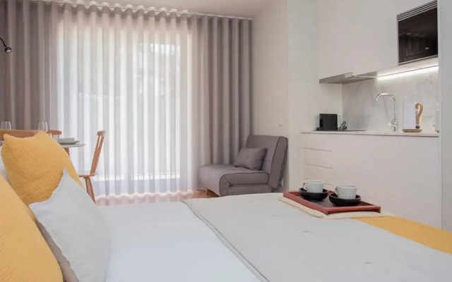 Liiiving in Porto Charming Downtown Delight I