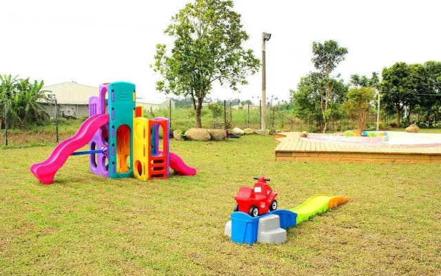 Poetic Castle-Family Theme Villa