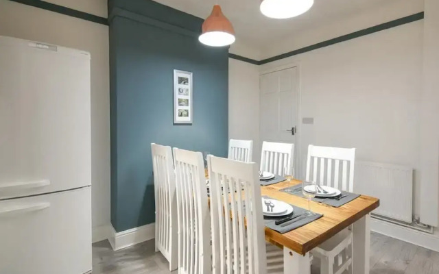 Elegant 2 Bed House at Saxon - Leicester