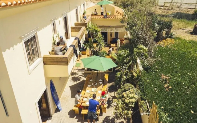 Cliff Surf Camp Hostel