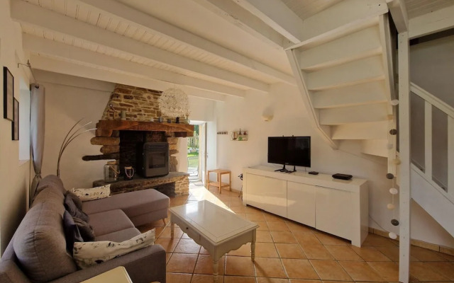 Countryside Holiday Home Near the Beach