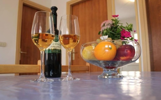 Sea View Apartment Orhideja, Sleeps 4