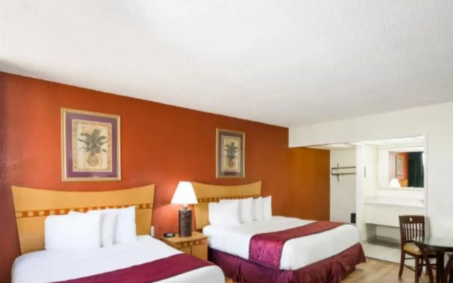 Travelodge by Wyndham Fort Lauderdale Beach