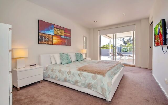 Mantra Aqua, Penthouse 83/1A Tomaree Street