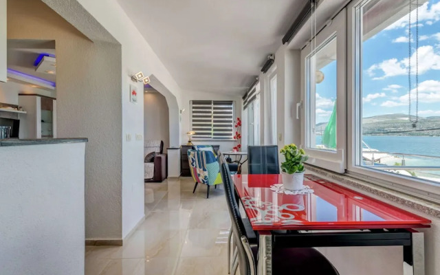 Luxurious Holiday Home in Arbanija with Hot Tub