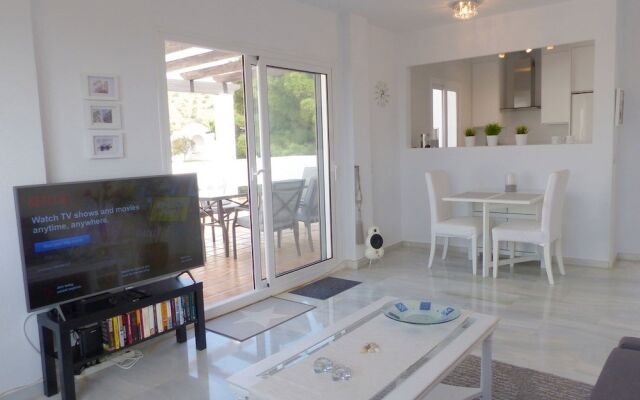 Holiday Apartment Calahonda with a Fireplace 04