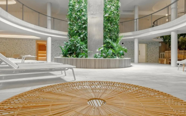 Golden Tulip Lyon Ouest Techlid Hotel & Spa