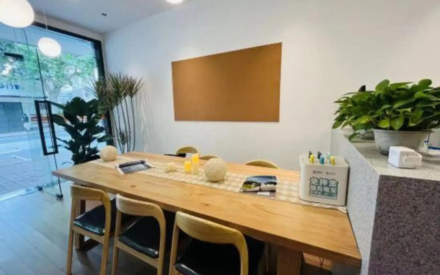 Songhua Business Hotel