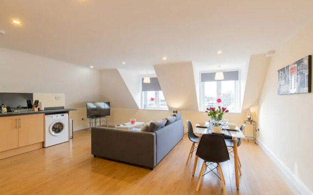 2-bedroom Penthouse, Clockhouse, Hoddesdon