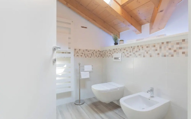 Dream Lake Apartments by Rent all Como