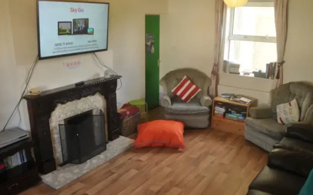 Strandhill Hostel & Surf School