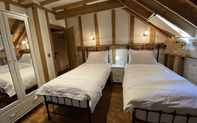 Brundish, Suffolk Large 4-bed Barn Stunning!