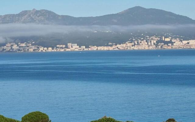 Superbe appartement T3 face mer baie Ajaccio