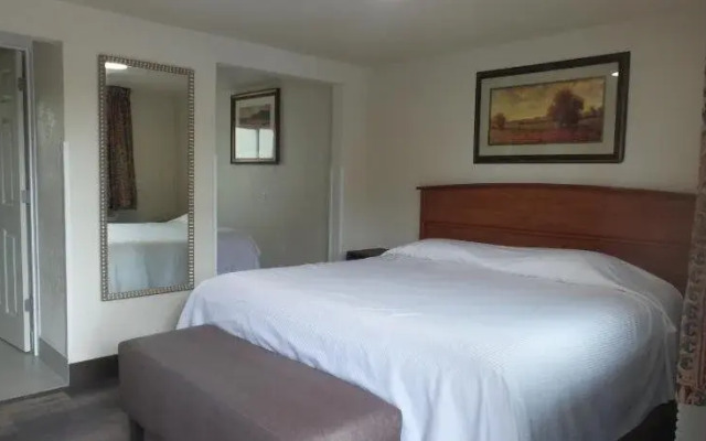 Del Rancho Motel By Townhouse Portland OR Hwy 205