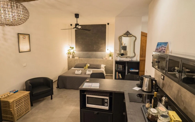 Camaella Luxury Studio