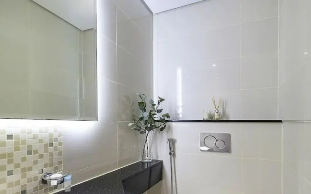 LUX The Voleo Canal View Suite