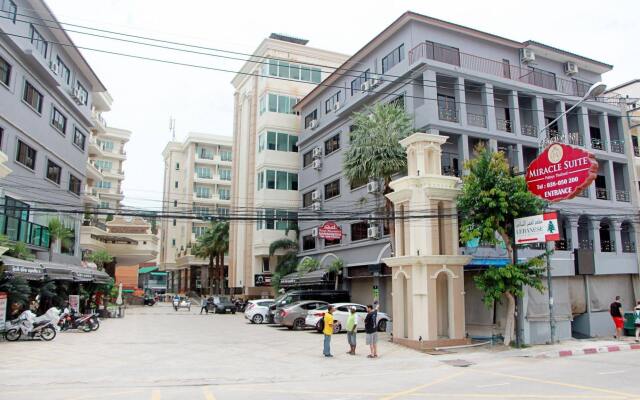 Royal Q&D Suites Hotel