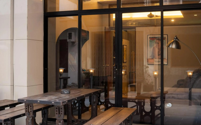 iCheck inn Gems Center Silom