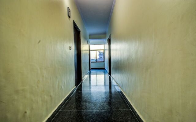 OYO Flagship 19036 Hotel Royal Raj