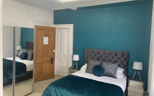 Ashburn House De Luxe B&B