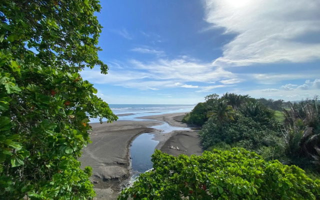 BEACHFRONT APARTMENT Vistas de Bejuco