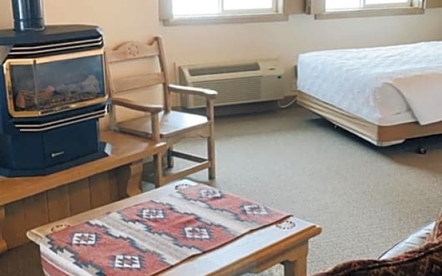 Chama Trails Inn