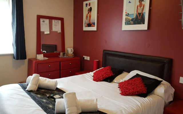 OYO Go2 Gloucester Hotel